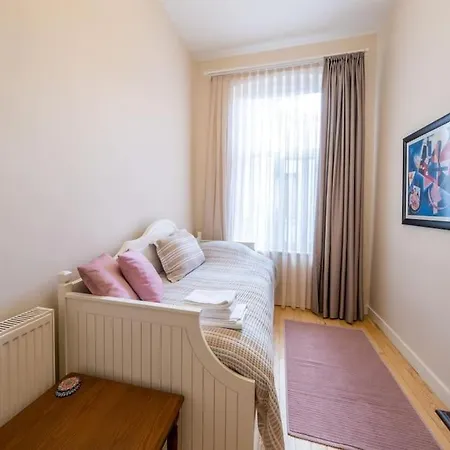 Lägenhet Elegant, Spacious, Quiet 3br Near Historic Center *