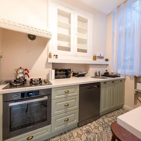 Lägenhet Elegant, Spacious, Quiet 3br Near Historic Center