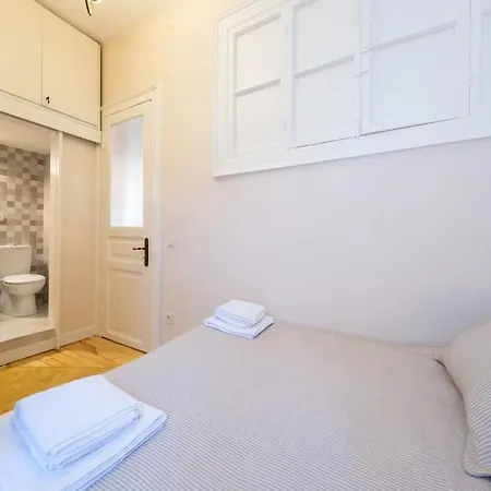 Elegant, Spacious, Quiet 3br Near Historic Center Lägenhet *