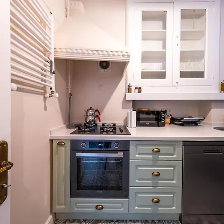 Elegant, Spacious, Quiet 3br Near Historic Center *