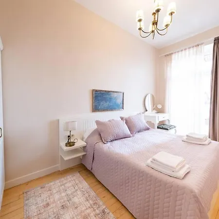 Elegant, Spacious, Quiet 3br Near Historic Center