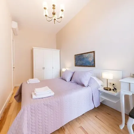 Elegant, Spacious, Quiet 3br Near Historic Center *