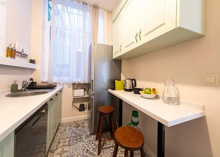 Elegant, Spacious, Quiet 3br Near Historic Center Стамбул