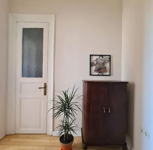 Апартаменты Elegant, Spacious, Quiet 3br Near Historic Center *