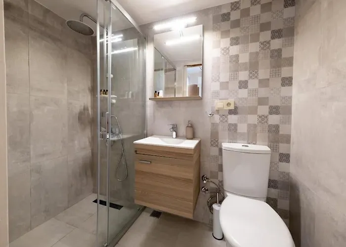 Elegant, Spacious, Quiet 3br Near Historic Center