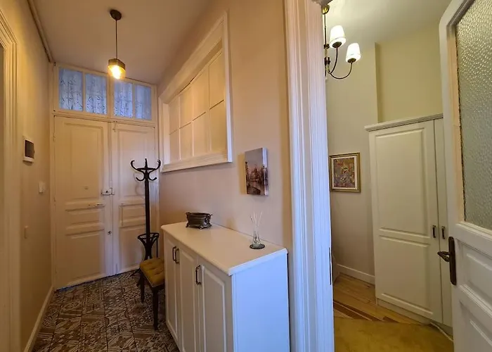 Elegant, Spacious, Quiet 3br Near Historic Center Стамбул