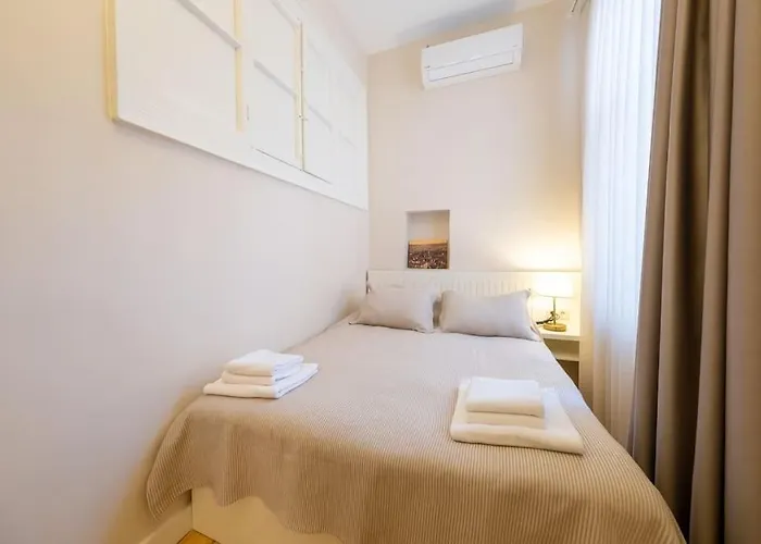 Апартаменты Elegant, Spacious, Quiet 3br Near Historic Center