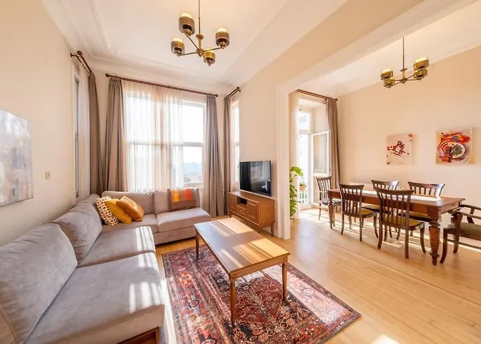 Апартаменты Elegant, Spacious, Quiet 3br Near Historic Center
