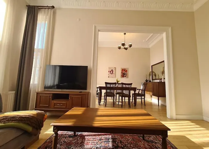 Апартаменты Elegant, Spacious, Quiet 3br Near Historic Center Стамбул
