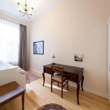 Elegant, Spacious, Quiet 3br Near Historic Center شقة اسطنبول