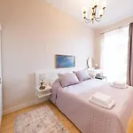 Elegant, Spacious, Quiet 3br Near Historic Center