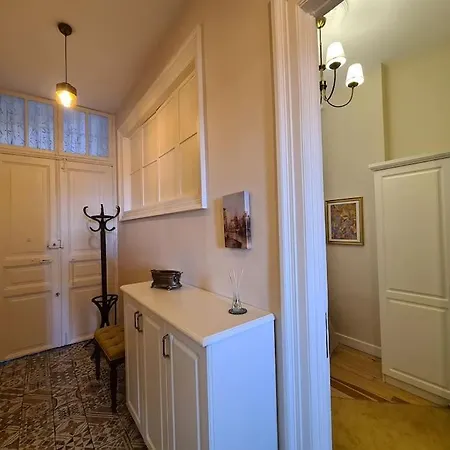 Elegant, Spacious, Quiet 3br Near Historic Center Istanbul