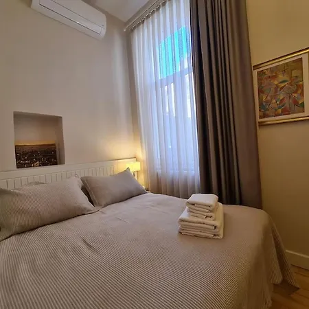 Elegant, Spacious, Quiet 3br Near Historic Center * Istanbul