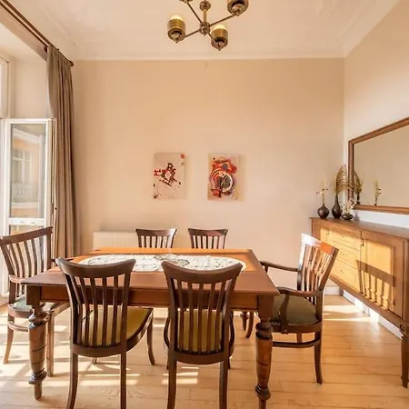 Apartment Elegant, Spacious, Quiet 3br Near Historic Center *
